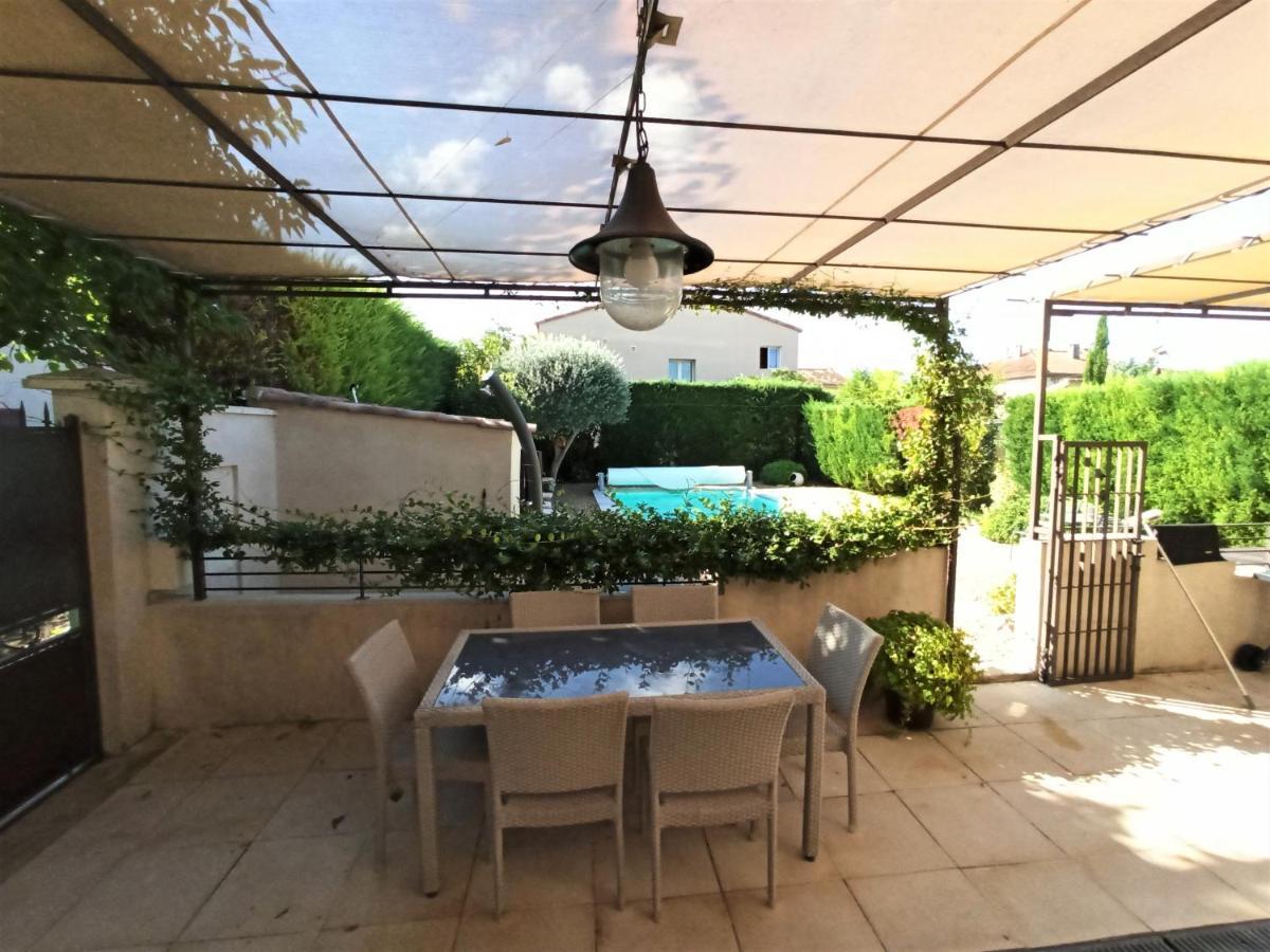 Appartement grand confort à deux pas du centre ville LʼIsle-sur-la-Sorgue Esterno foto